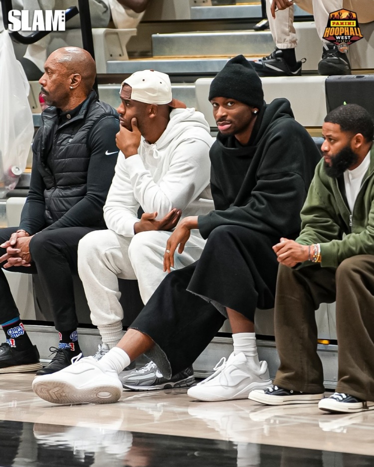 亚历山大叔叔！亚历山大和保罗一同观战保罗儿子CP4的比赛！